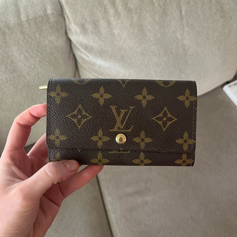 100% authentic vintage Louis Vuitton wallet